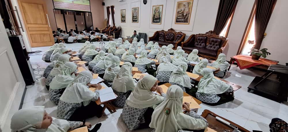 Ngaji Bandongan (Ngaji Kitab)